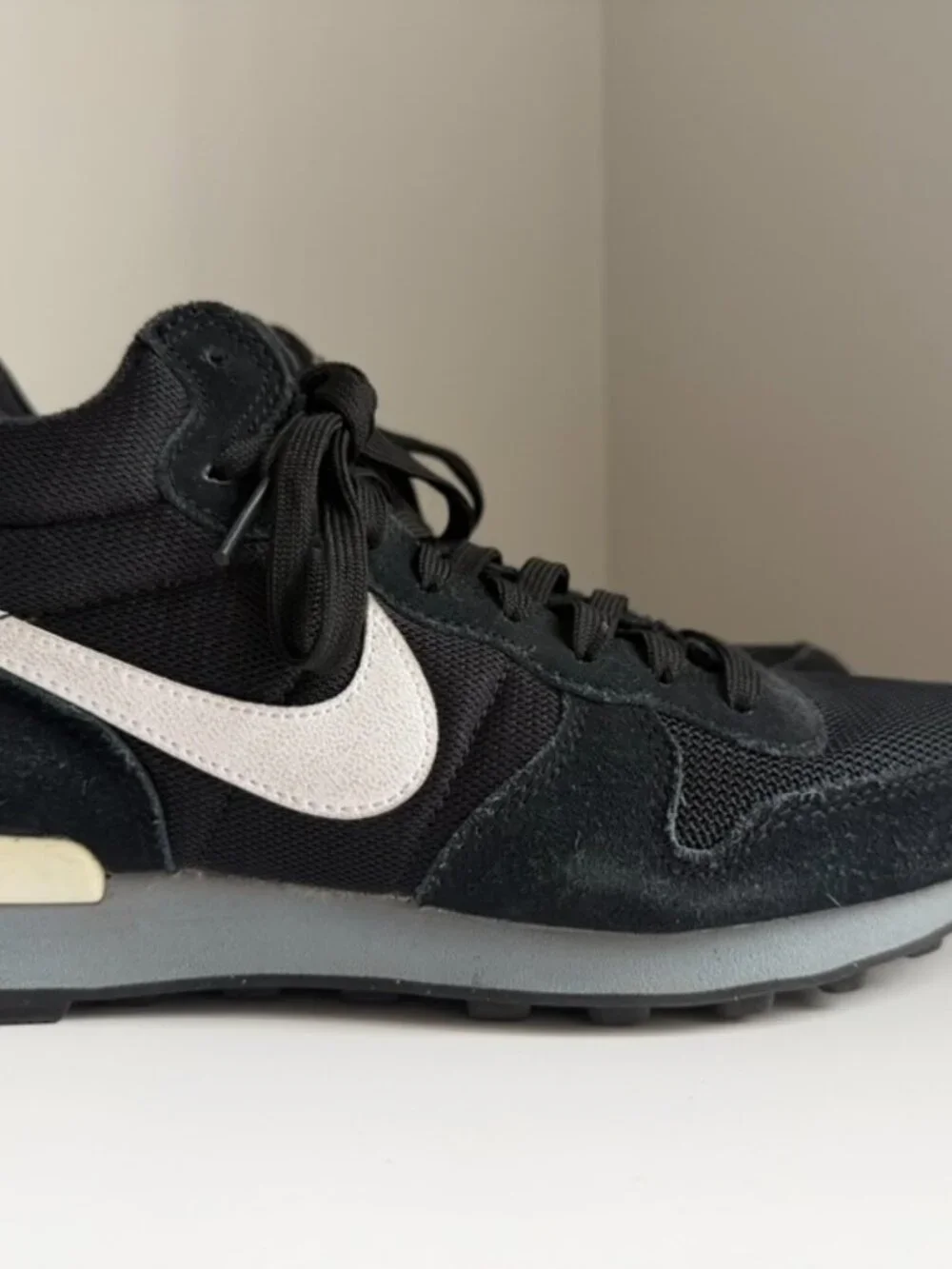 Nike Internationalist Mid Sneakers Black White Gray Women's Size 6.5